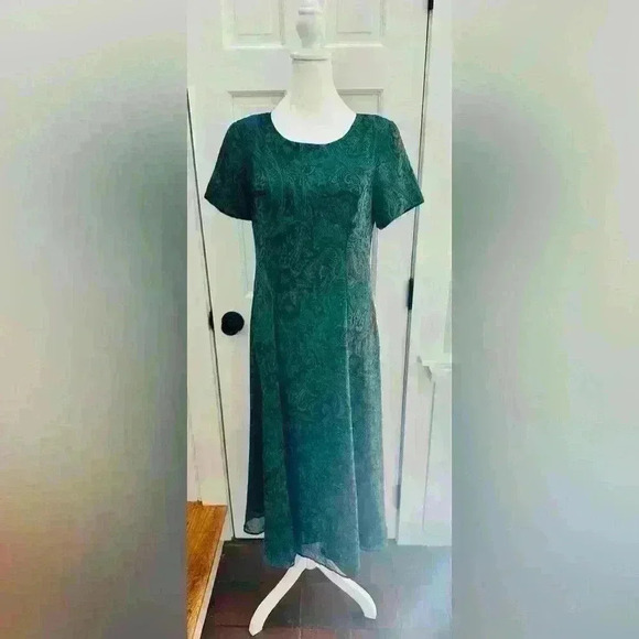 Coldwater Creek green paisley dress, size 10P, zipper back, fully lined. - Picture 1 of 7